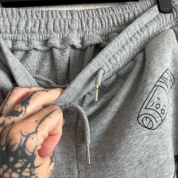 Medium no tag Graphic Gray Sweatpants with Red, Black & Yellow Print - Picture 5 of 8